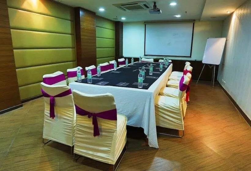 Fotos del hotel OYO Townhouse 033 Siri Fort :  6