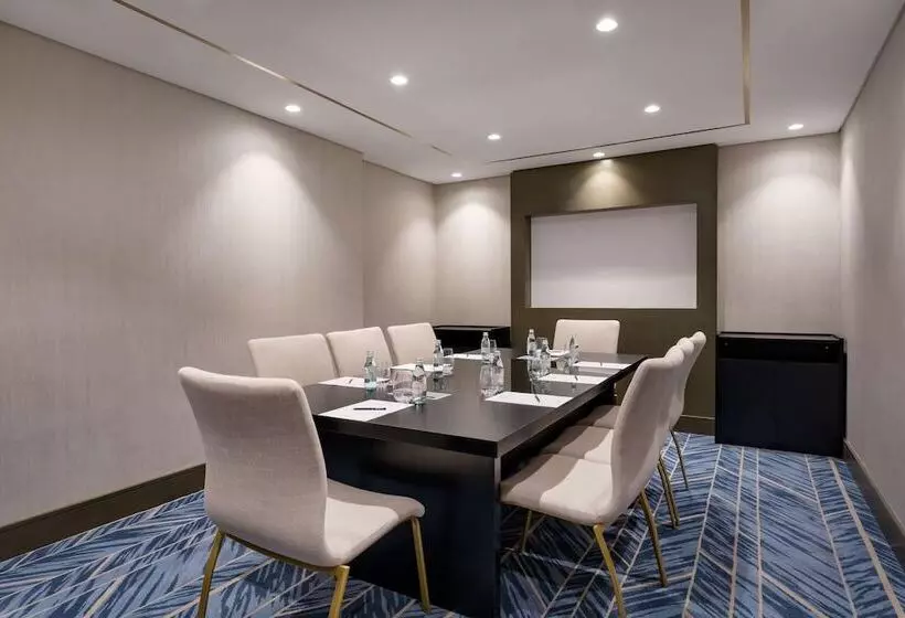 Fotos del hotel Radisson Hotel Dubai Damac Hills:  18