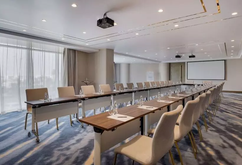 Fotos del hotel Radisson Hotel Dubai Damac Hills:  10