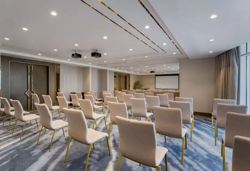 Fotos del hotel Radisson Hotel Dubai Damac Hills:  14