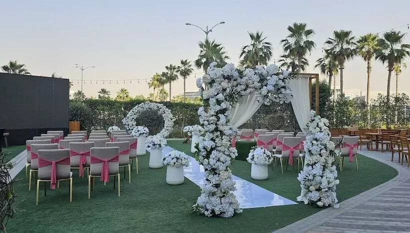 Fotos del hotel Radisson Hotel Dubai Damac Hills:  61