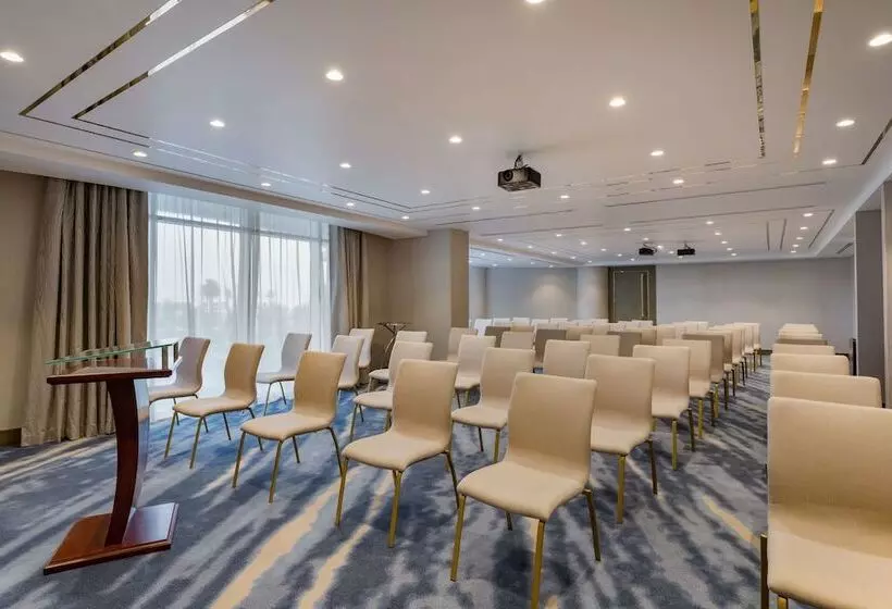 Fotos del hotel Radisson Hotel Dubai Damac Hills:  63