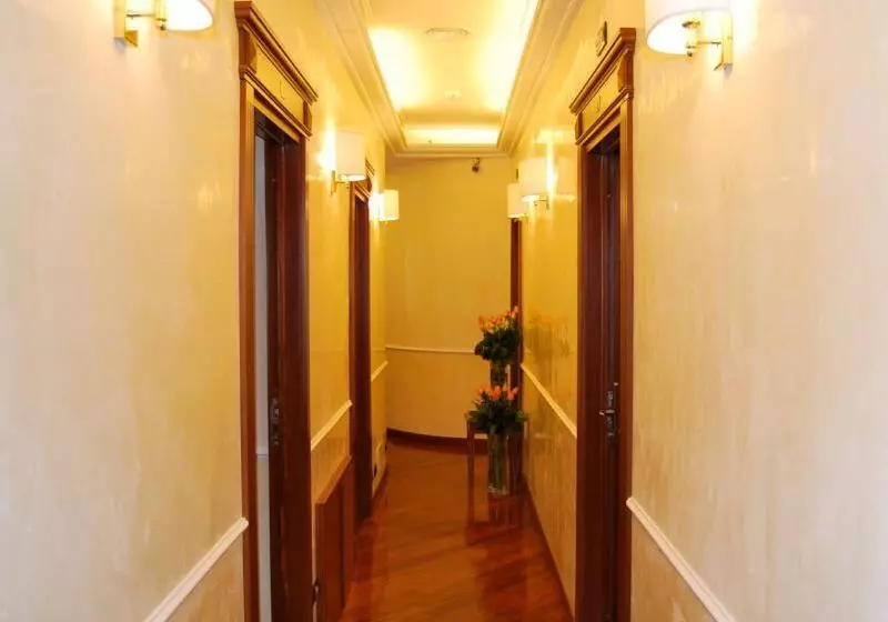 Fotos del hotel Ludovisi Luxury Rooms:  3
