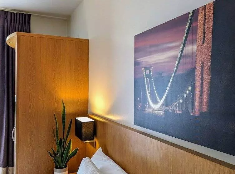 Fotos del hotel Future Inn Bristol:  8