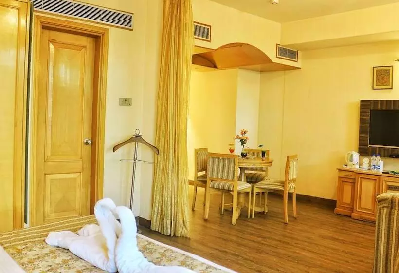 Fotos del hotel Dee Marks Airport  & Resorts:  19