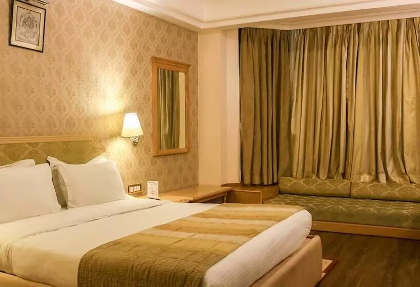 Dee Marks Airport  & Resorts