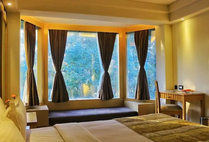 Fotos del hotel Dee Marks Airport  & Resorts:  25