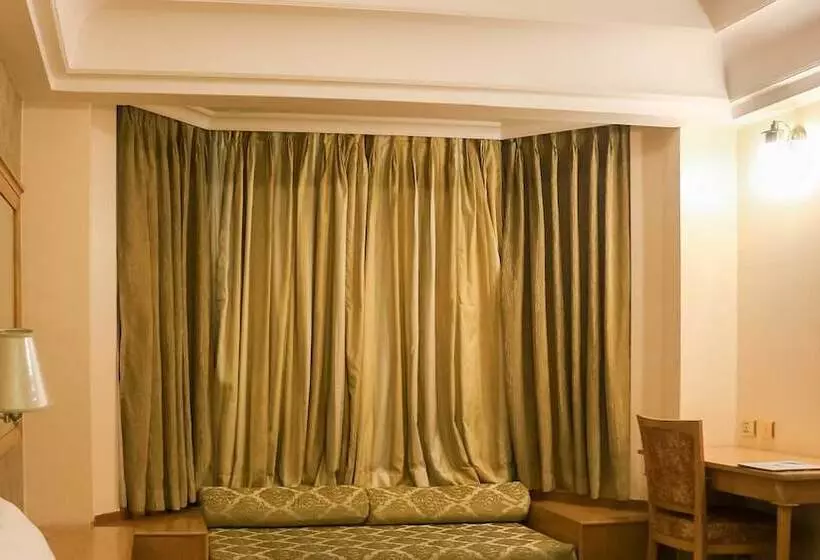 Fotos del hotel Dee Marks Airport  & Resorts:  5