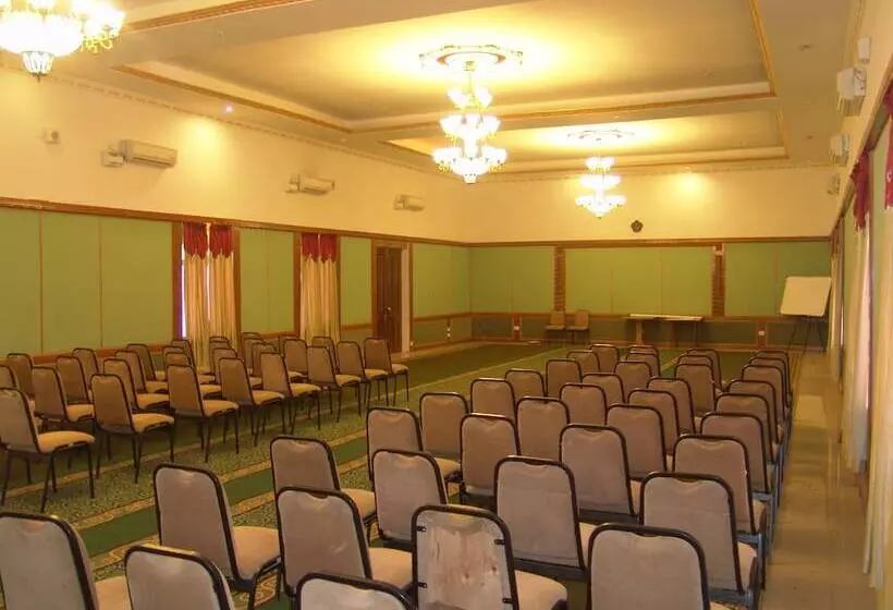 Fotos del hotel Jayamahal Palace:  15