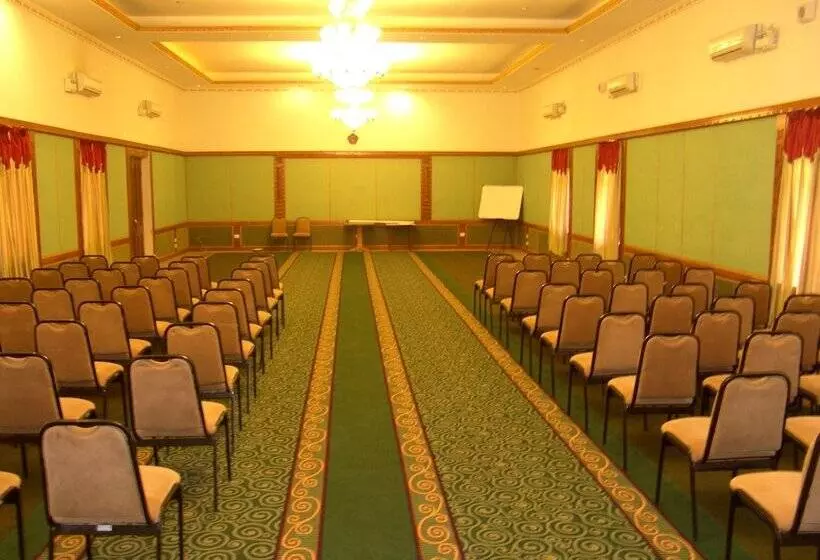 Fotos del hotel Jayamahal Palace:  8