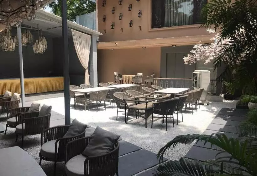 Fotos del hotel Satvik Resort &:  3