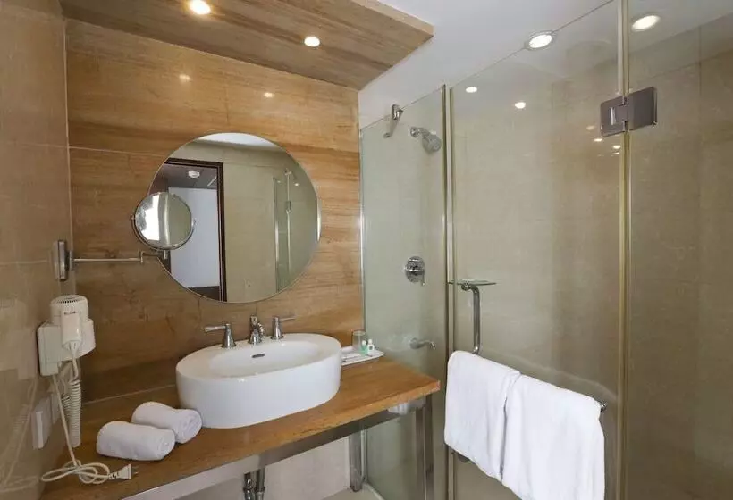 Fotos del hotel Trinity Isle:  10