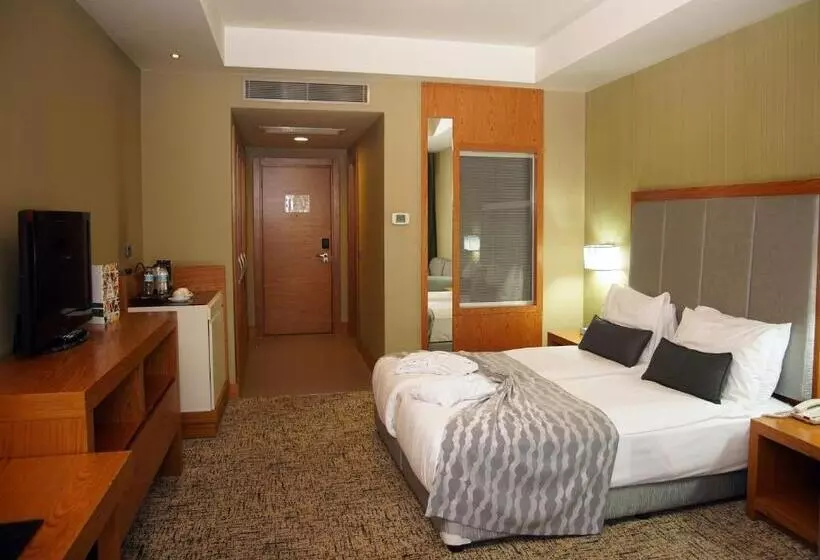 The Green Park Pendik