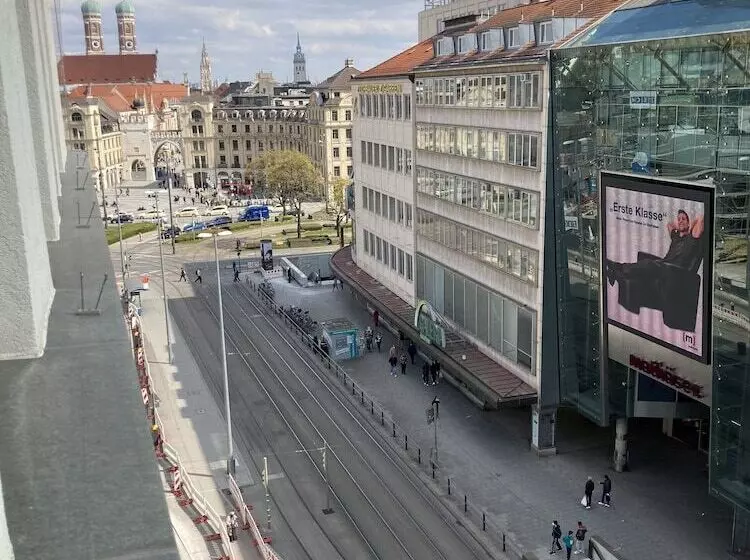 Fotos del hotel Yours Truly:  5