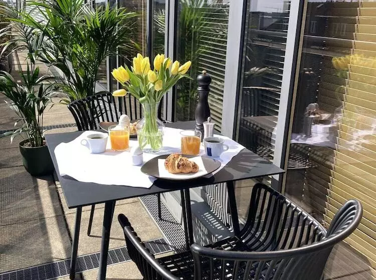 Fotos del hotel Yours Truly:  4