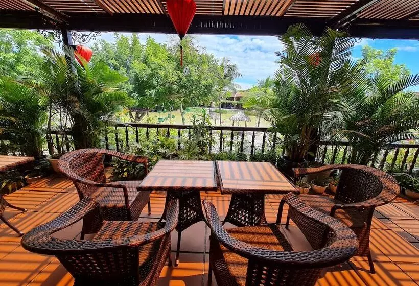 Fotos del hotel Long Life Riverside:  2