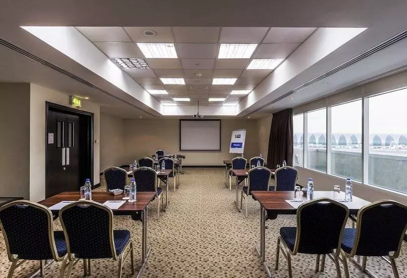 Fotos del hotel Holiday Inn Express Dubai Airport, An Ihg:  6