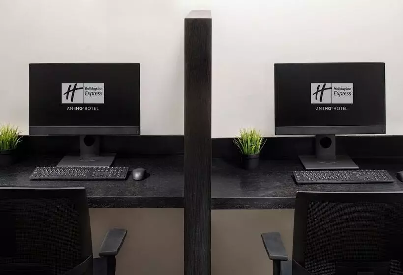 Fotos del hotel Holiday Inn Express Dubai Airport, An Ihg:  14