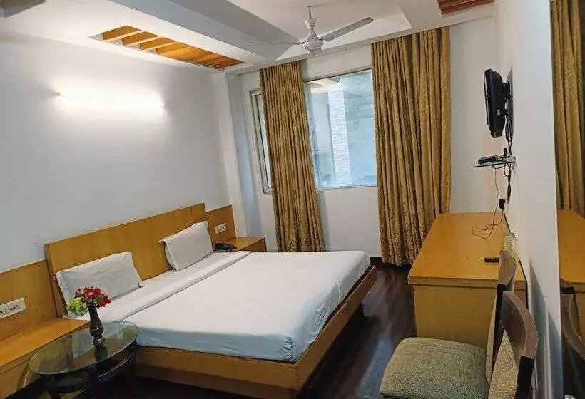 Fotos del hotel Tjs Grand Karolbagh:  9