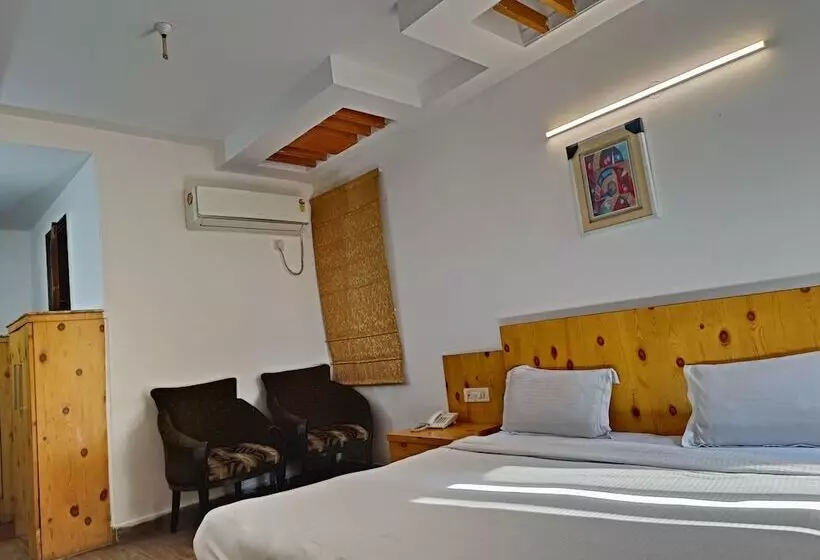 Fotos del hotel Tjs Grand Karolbagh:  13