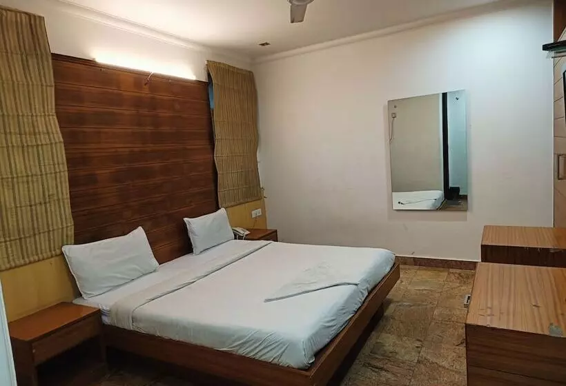 Fotos del hotel Tjs Grand Karolbagh:  15