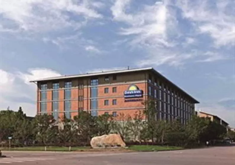 Days Inn Business Place Longwan Beijing