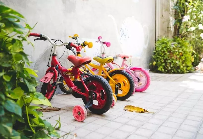 Fotos del hotel Feung Nakorn Balcony Rooms And Cafe:  5