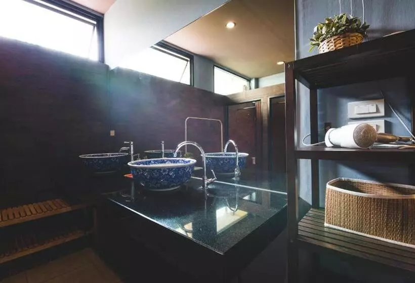 Fotos del hotel Feung Nakorn Balcony Rooms And Cafe:  7