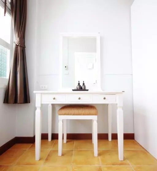 Fotos del hotel Feung Nakorn Balcony Rooms And Cafe:  23