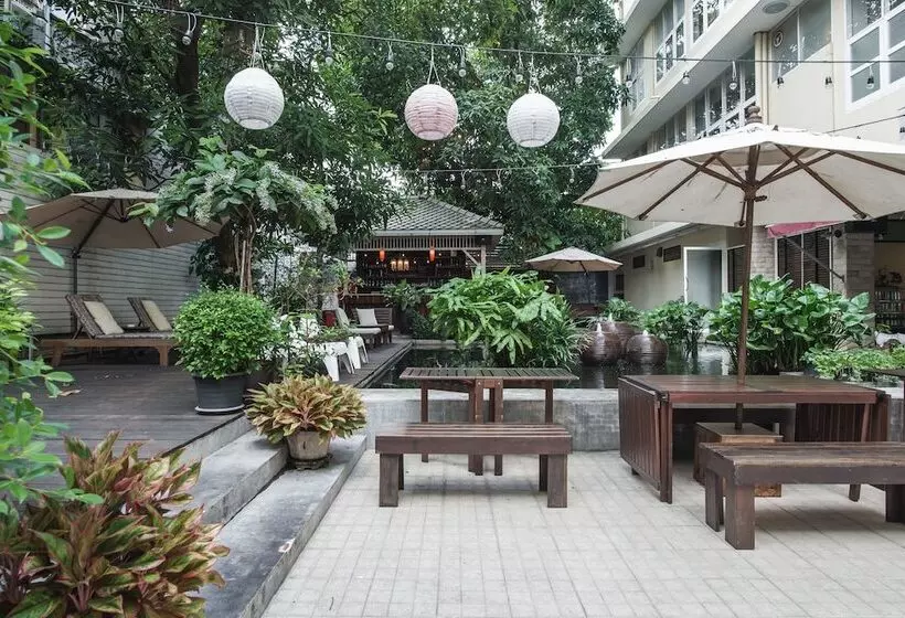 Fotos del hotel Feung Nakorn Balcony Rooms And Cafe:  13