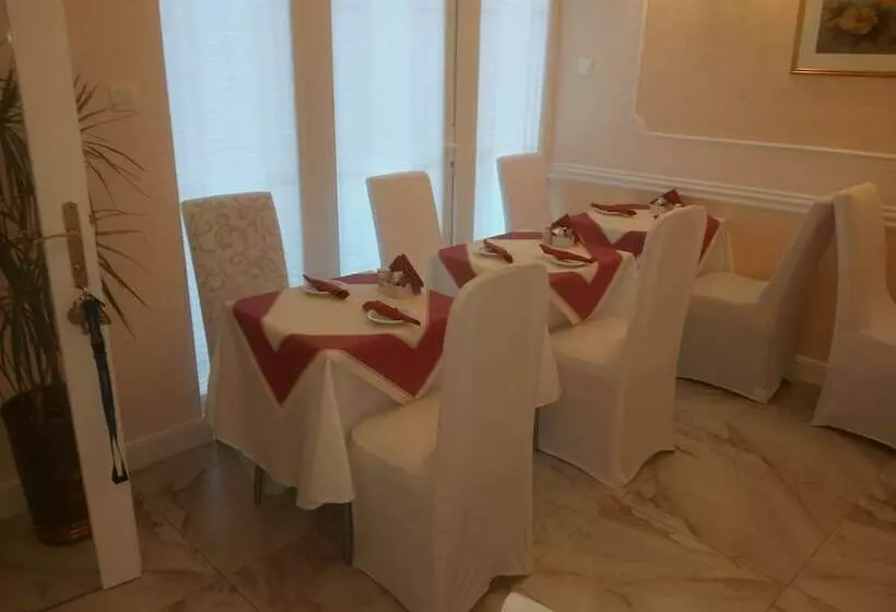 Fotos del hotel Villa Triana:  10