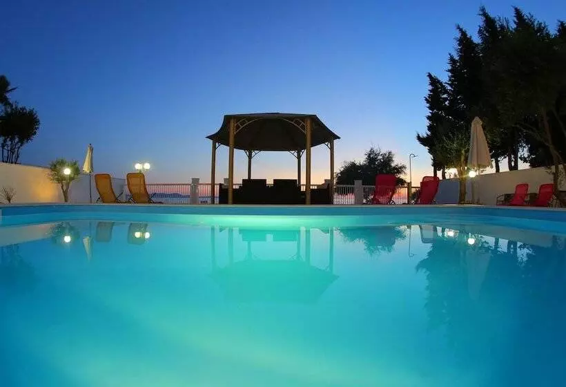 Fotos del hotel Villa Triana:  8