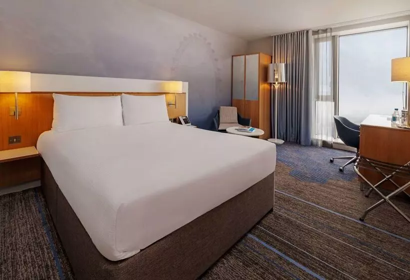 Doubletree By Hilton Hotel London – Tower Of London