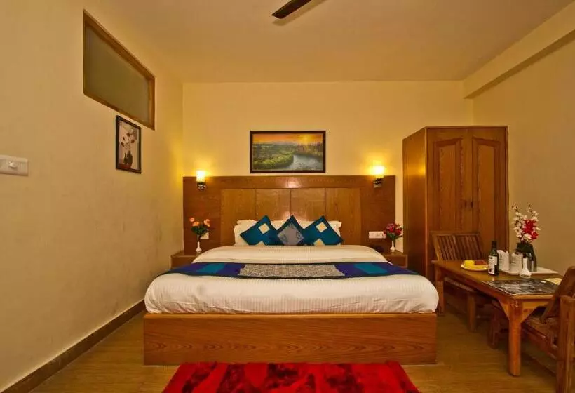 New Harmony Inn