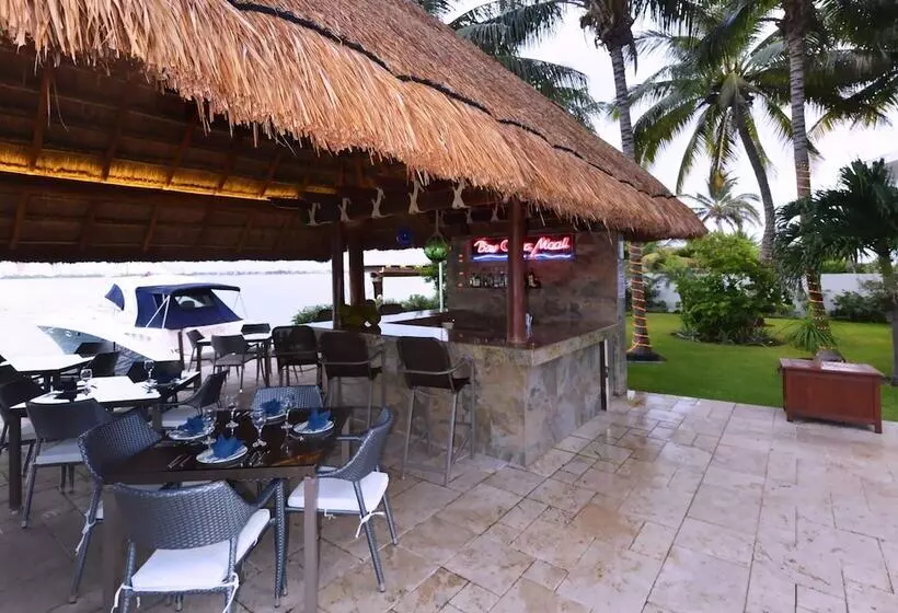 Fotos del hotel Sina Suites:  18