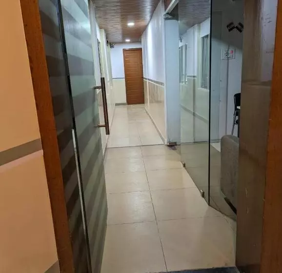 Fotos del hotel First Transit:  3