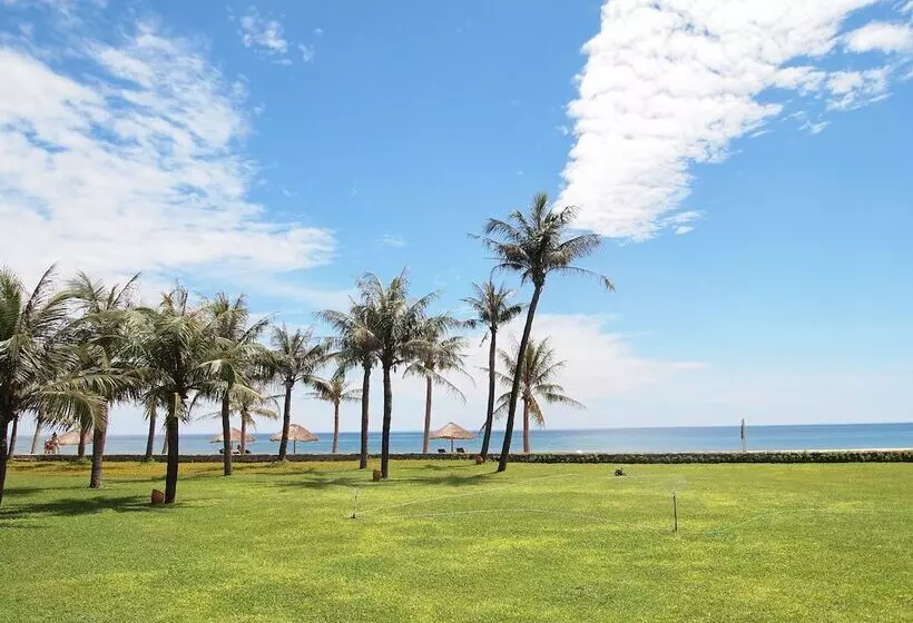 Fotos del hotel Lapochine Beach Resort:  24