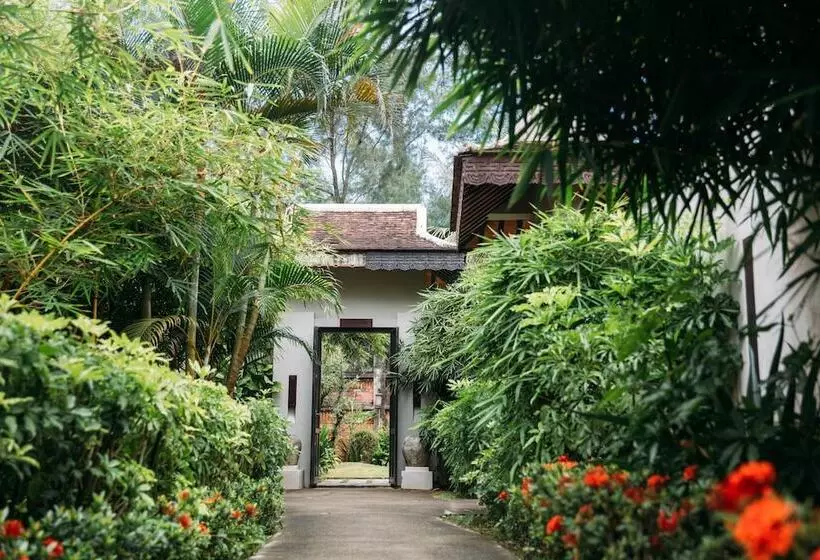 Fotos del hotel Lapochine Beach Resort:  25