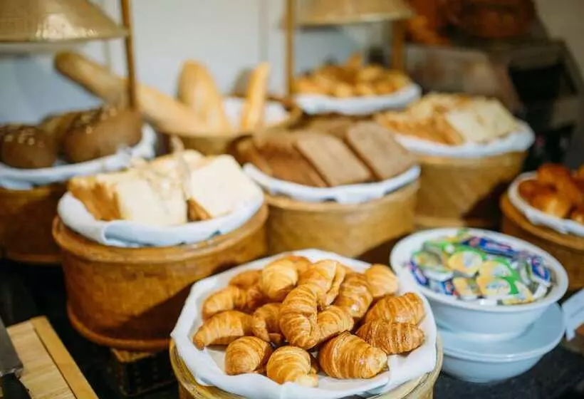 Fotos del hotel Lapochine Beach Resort:  5