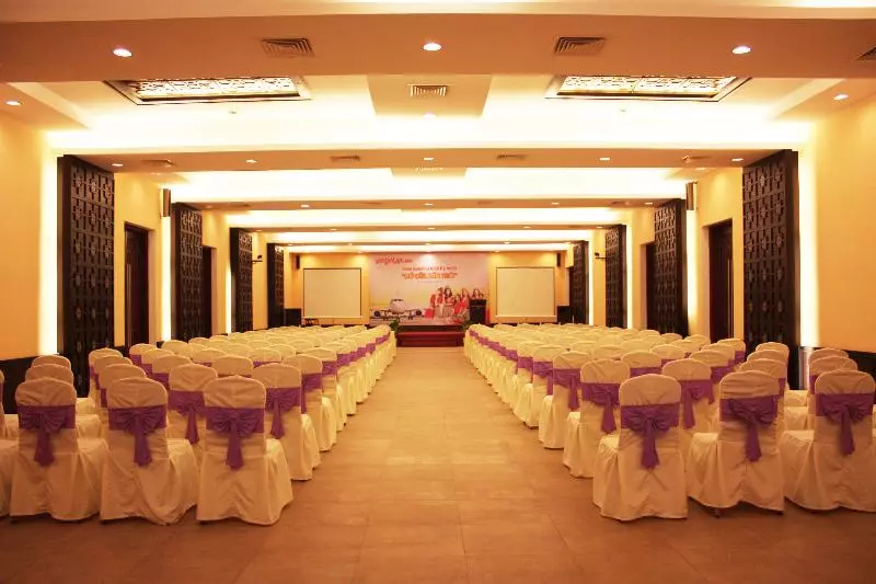 Fotos del hotel Lapochine Beach Resort:  3