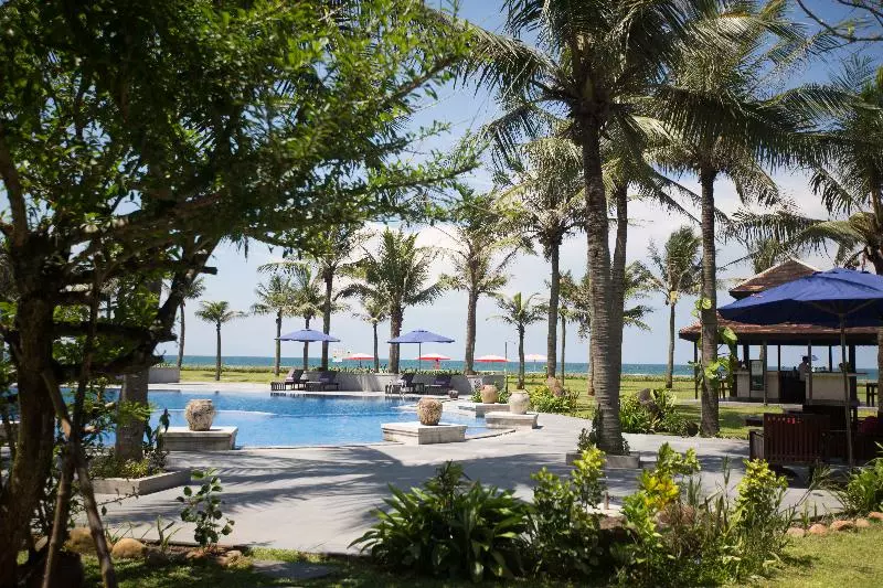 Fotos del hotel Lapochine Beach Resort:  11