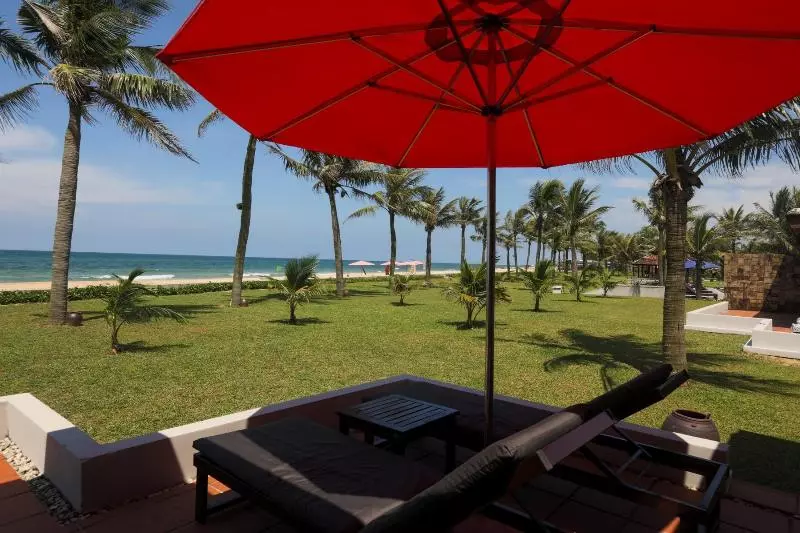 Fotos del hotel Lapochine Beach Resort:  21