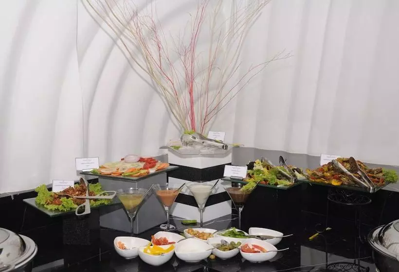 Fotos del hotel Golden Tulip Chattarpur:  11