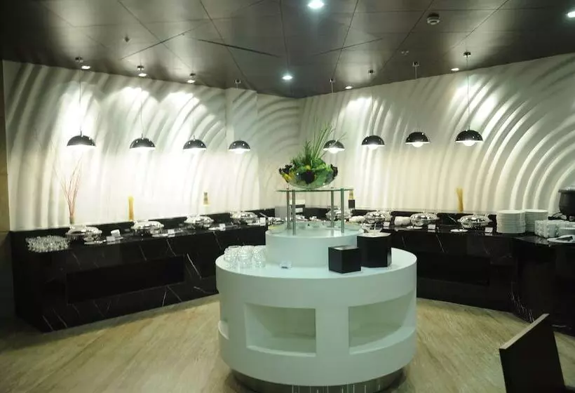 Fotos del hotel Golden Tulip Chattarpur:  2