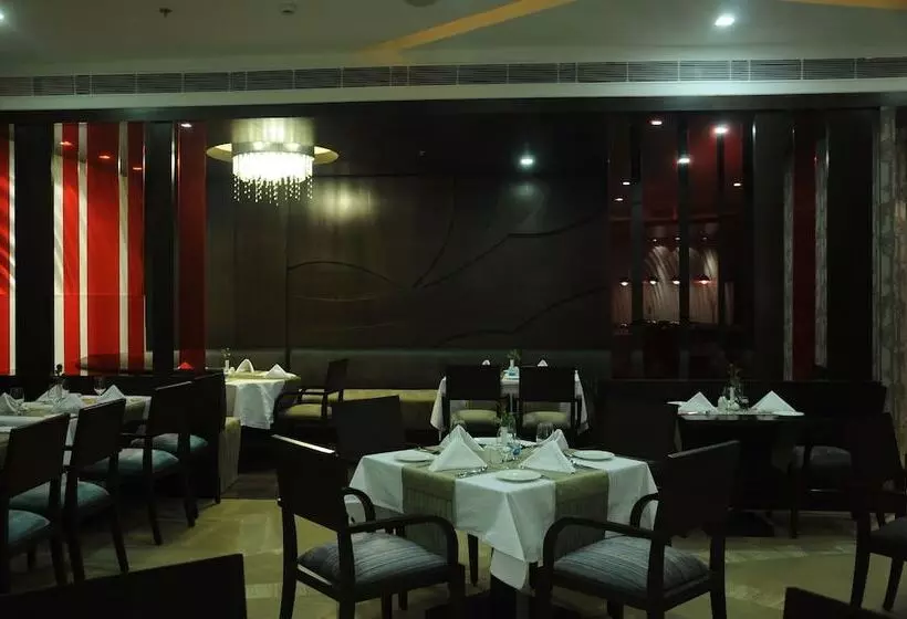 Fotos del hotel Golden Tulip Chattarpur:  4