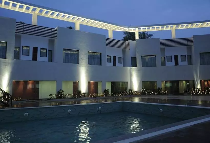 Fotos del hotel Golden Tulip Chattarpur:  10