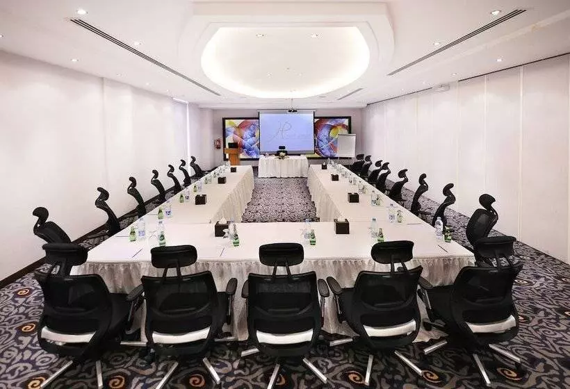 Fotos del hotel Al Hamra Palace By Warwick:  16