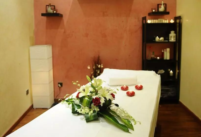 Fotos del hotel Al Hamra Palace By Warwick:  25