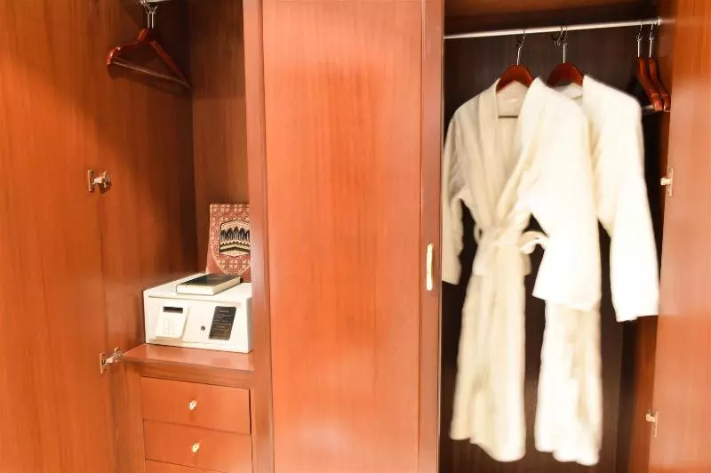 Fotos del hotel Executives   Azizia:  5