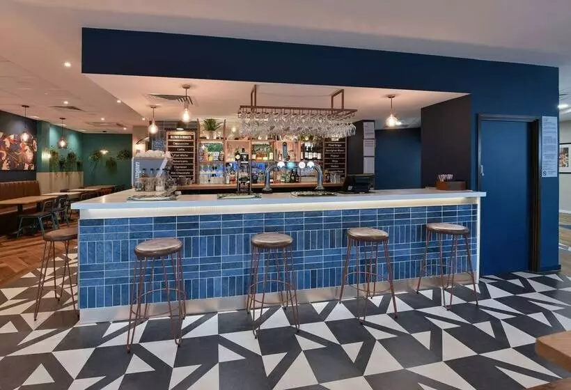 Fotos del hotel Travelodge Manchester Upper Brook Street:  4